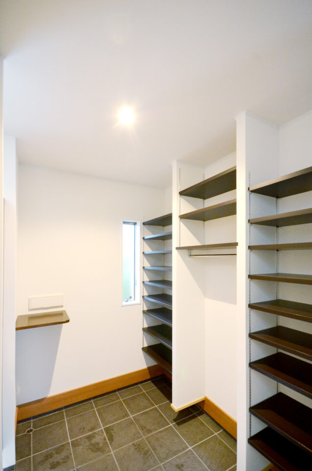 玄関の床にオススメしたい材料はコレ 七尾のマジメシャチョー 明星光紀